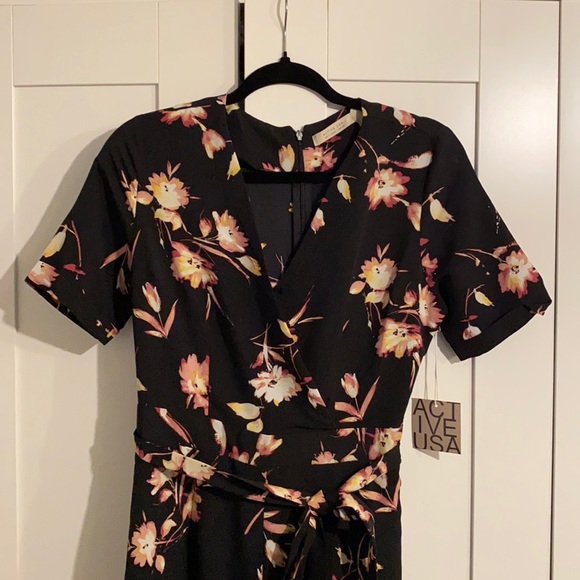 Pantsuit/Jumpsuit - Picture 2 of 4